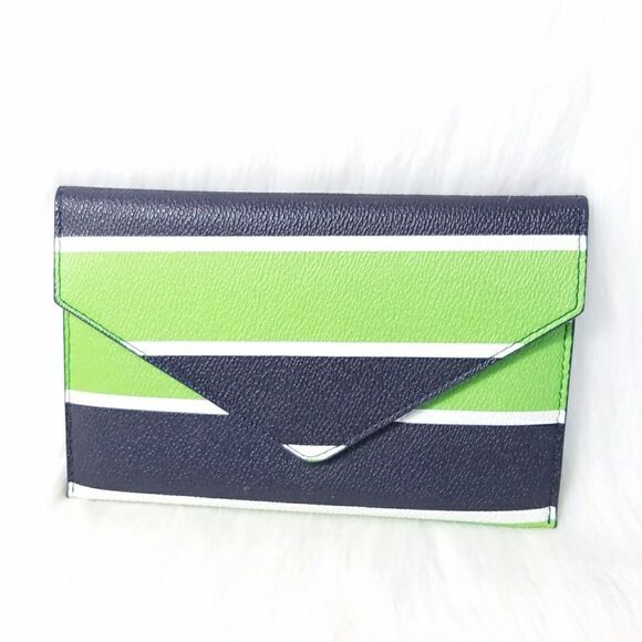 VERA BRADLEY - Picture 1 of 5